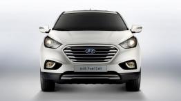 Hyundai ix35 Fuel Cell - przód - reflektory włączone