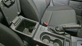 Subaru Impreza 2007 Sedan - tunel środkowy między fotelami