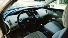Nissan Primera Wagon 2.0 Acenta - widok ogólny wnętrza z przodu