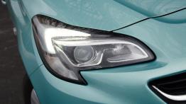 Opel Corsa E 5d 1.4 Turbo ecoFLEX - galeria redakcyjna - prawy przedni reflektor - włączony