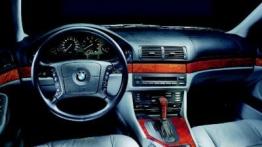 BMW Seria 5 Limuzyna - pełny panel przedni
