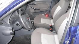 Seat Cordoba 1.4 16V (75 KM)  27.02.2006 - widok ogólny wnętrza z przodu