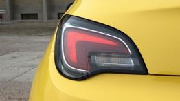 Opel Adam 1.4 100KM - galeria redakcyjna - lewy tylny reflektor - włączony