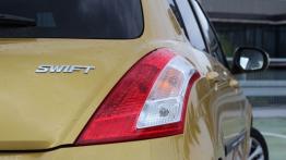 Suzuki Swift V Facelifting 1.2 VVT - galeria redakcyjna - prawy tylny reflektor - wyłączony