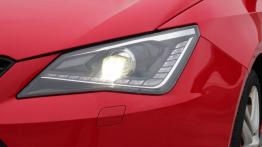 Seat Ibiza V Cupra 1.4 BT 180KM - galeria redakcyjna - lewy przedni reflektor - włączony
