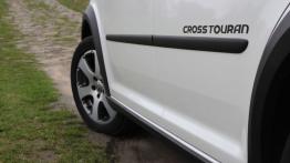 Volkswagen Cross Touran 2.0 TDI 177KM - galeria redakcyjna - emblemat boczny