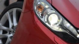 Mazda 6 III Sedan 2.5 192KM - galeria redakcyjna - prawy przedni reflektor - włączony