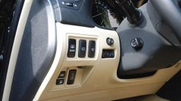 Lexus IS 220d - inny element panelu przedniego
