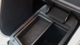 Mazda CX-5 2.5 Skyactiv-G i-ELOOP 192 KM - galeria redakcyjna - tunel środkowy między fotelami