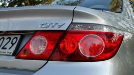 Honda City - prawy tylny reflektor - wyłączony