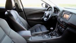Mazda 6 III Kombi 2.0 165KM - galeria redakcyjna - widok ogólny wnętrza z przodu
