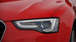 Audi A5 Coupe Facelifting 2.0 TFSI 211KM - galeria redakcyjna - prawy przedni reflektor - włączony