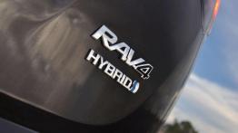 Toyota RAV4 (2016) - galeria redakcyjna - emblemat