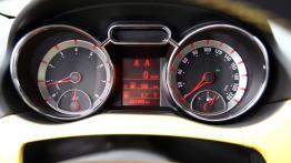 Opel Adam 1.4 100KM - galeria redakcyjna - zestaw wskaźników