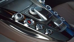 Mercedes-AMG GT 4.0 V8 - galeria redakcyjna - tunel środkowy między fotelami
