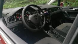 Volkswagen Golf Sportsvan 1.5 TSI 150 KM - galeria redakcyjna - widok ogólny wnętrza z przodu