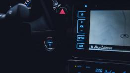 Toyota Auris Touring Sports Hybrid - galeria redakcyjna - przycisk do uruchamiania silnika