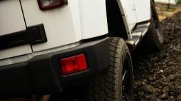 Jeep Wrangler III Unlimited Facelifting 2.8 DOHC I-4 Turbo CRD 200KM - galeria redakcyjna 2 - prawy 