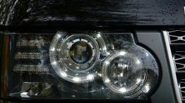 Range Rover III 3.6 TD V8 271KM - galeria redakcyjna - prawy przedni reflektor - włączony