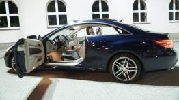 Mercedes E 400 Coupe Facelifting - galeria redakcyjna - lewy bok - drzwi otwarte
