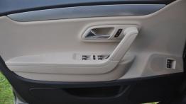 Volkswagen CC Coupe 2.0 TDI CR DPF 177KM - galeria redakcyjna - drzwi kierowcy od wewnątrz