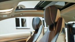 Mercedes E 400 Coupe Facelifting - galeria redakcyjna - zagłówek na fotelu kierowcy, widok z przodu
