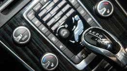Volvo V60 2.4 D6 Plug-in Hybrid - galeria redakcyjna - dźwignia zmiany biegów