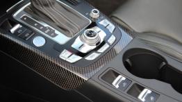 Audi A5 RS5 Facelifting 4.2 FSI 450KM - galeria redakcyjna - tunel środkowy między fotelami