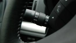 Subaru Forester IV Terenowy 2.0 XT 240KM - galeria redakcyjna - manetka do sterowania światłami