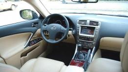 Lexus IS 220d - pełny panel przedni