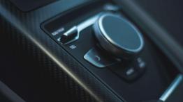 Audi R8 V10 Plus - galeria redakcyjna - panel sterowania na tunelu środkowym