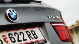 BMW X5 E70 M SUV 4.4 V8 555KM - galeria redakcyjna - emblemat