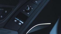Audi R8 V10 Plus - galeria redakcyjna - sterowanie w drzwiach