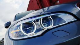 BMW X5 E70 M SUV 4.4 V8 555KM - galeria redakcyjna - prawy przedni reflektor - włączony