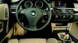 BMW Seria 5 Limuzyna - kokpit