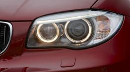 BMW Seria 1 Coupe i Cabrio Facelifting - lewy przedni reflektor - włączony