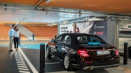 Mercedes i Bosch uruchomiły pierwszy w pełni autonomiczny parking