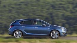 Opel Astra IV Hatchback 5d Facelifting - prawy bok