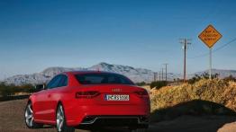 Audi RS5 Facelifting - widok z tyłu