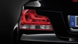 BMW Seria 1 Coupe i Cabrio Facelifting - lewy tylny reflektor - wyłączony