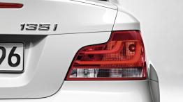 BMW Seria 1 Coupe i Cabrio Facelifting - prawy tylny reflektor - wyłączony