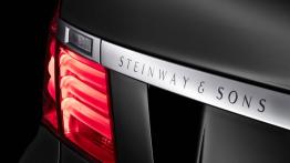 BMW Seria 7 Steinway and Sons - emblemat