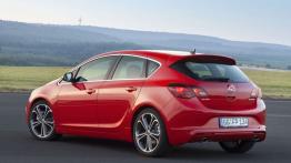 Opel Astra IV Hatchback 5d Facelifting BiTurbo - widok z tyłu