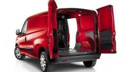 Fiat Doblo Cargo - tył - bagażnik otwarty