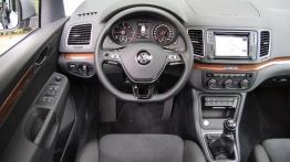 Volkswagen Sharan - techniczny retusz