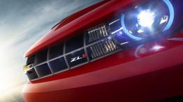 Chevrolet Camaro ZL1 - lewy przedni reflektor - włączony