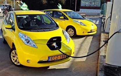 Wezwij taksówkę: ponad 500 elektrycznych taksówek Nissana w Europie