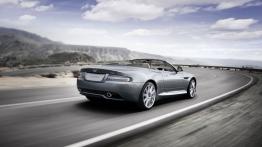 Aston Martin Virage Roadster - widok z tyłu