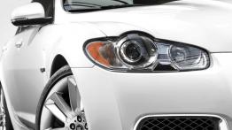 Jaguar XFR - prawy przedni reflektor - wyłączony