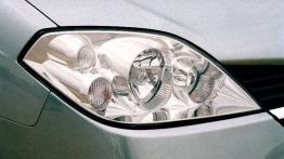 Nissan Primera - prawy przedni reflektor - wyłączony